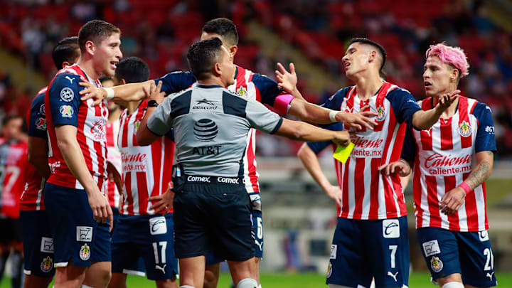 Los jugadores de Chivas que podrían irse en 2022